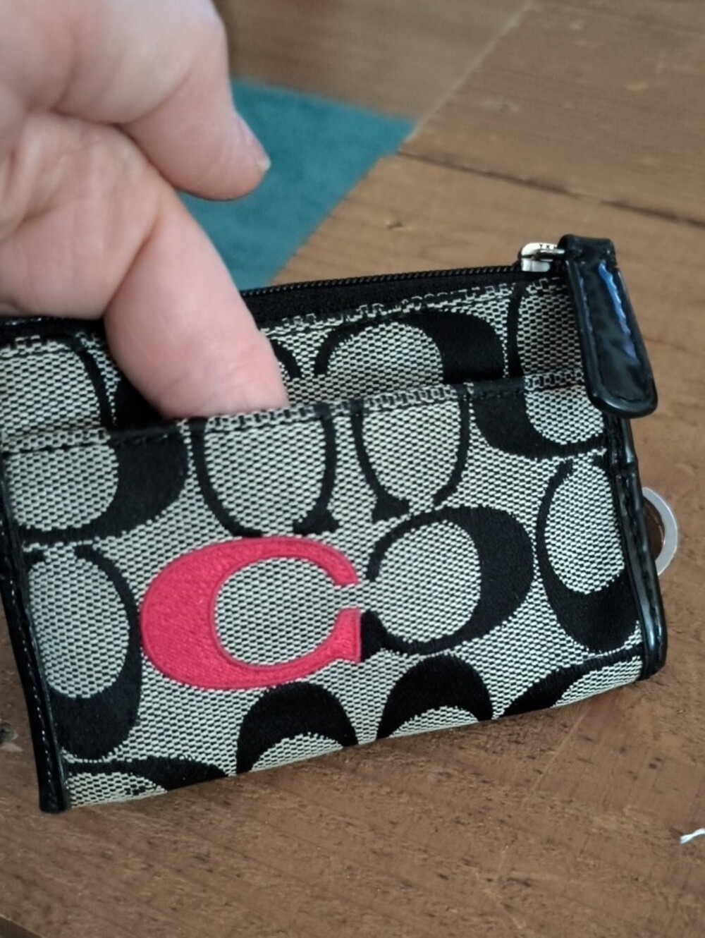 Coach Black & Red Signature Key Card Wallet โฅ๏ธ๐ Coin Bag Keychain โฅ๏ธ - Picture 6 of 9